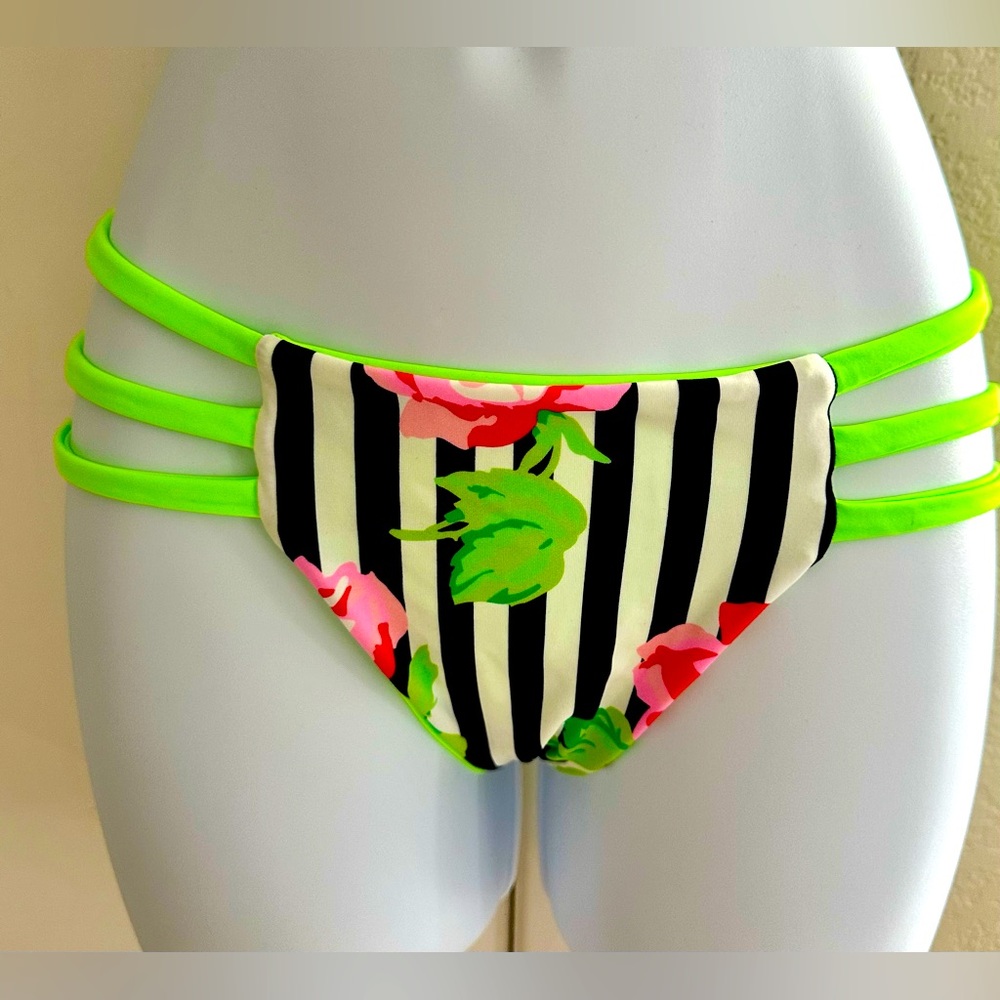 Reversible floral/neon green bikini scrunch bottom L